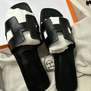 HERMES Black Oran sandals